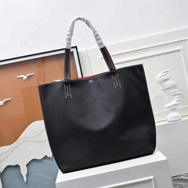 Hermès' luxurious and timeless design. Double-sided bag. Simple and low-key. Change the color according to your mood. - Image 4