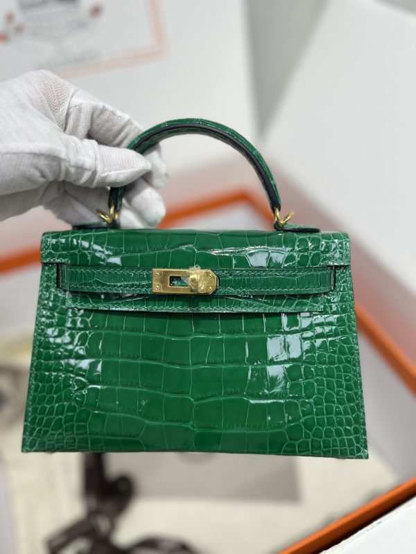 Kelly II 19cm   Original American alligator leather, hand-nailed, hardware, emeralds, hand-sewn beeswax thread [color]