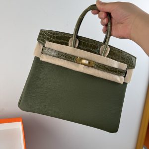 TouchBK; Size: 25 Olive Green  Togo leather and high-gloss crocodile leather Hand-sewn waxed thread  All-steel hardware Goatskin lining