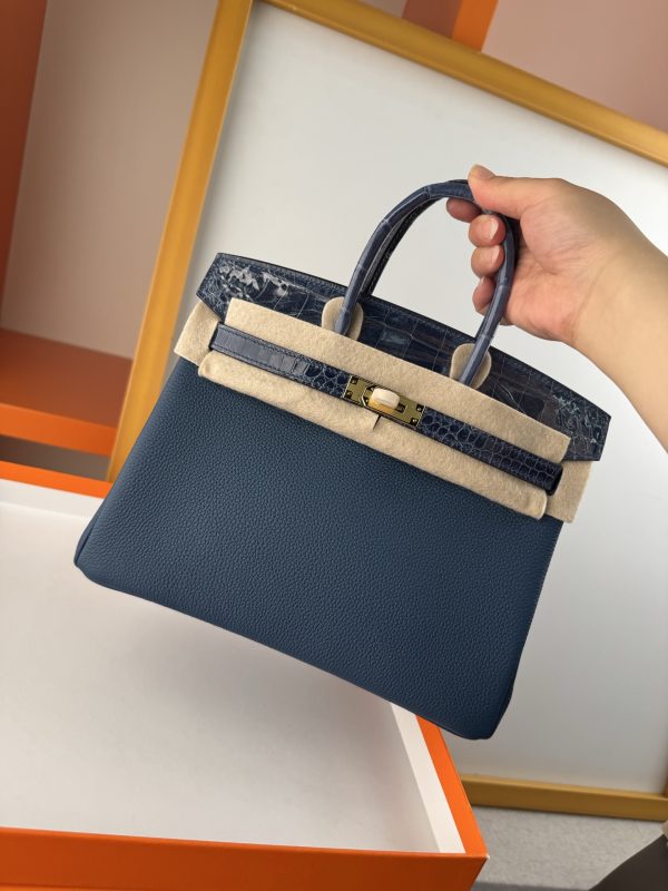 TouchBK; Size 25 Sapphire blue Togo leather and high-gloss crocodile leather Hand-sewn waxed thread All-steel hardware Goatskin lining