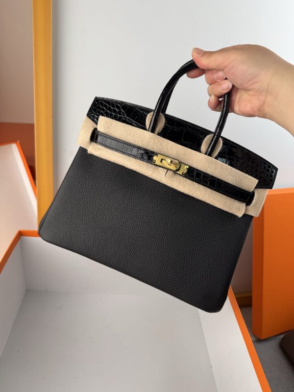 TouchBK; Size 25 Black Gold Togo leather with high-gloss crocodile leather Hand-sewn waxed thread All-steel hardware Goatskin lining