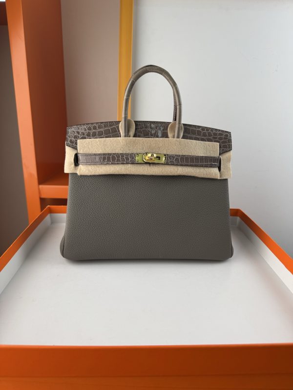 TouchBK; Size 25 Cumulonimbus Grey Togo leather and high-gloss crocodile leather Hand-sewn waxed thread All-steel hardware Goatskin lining - Image 4
