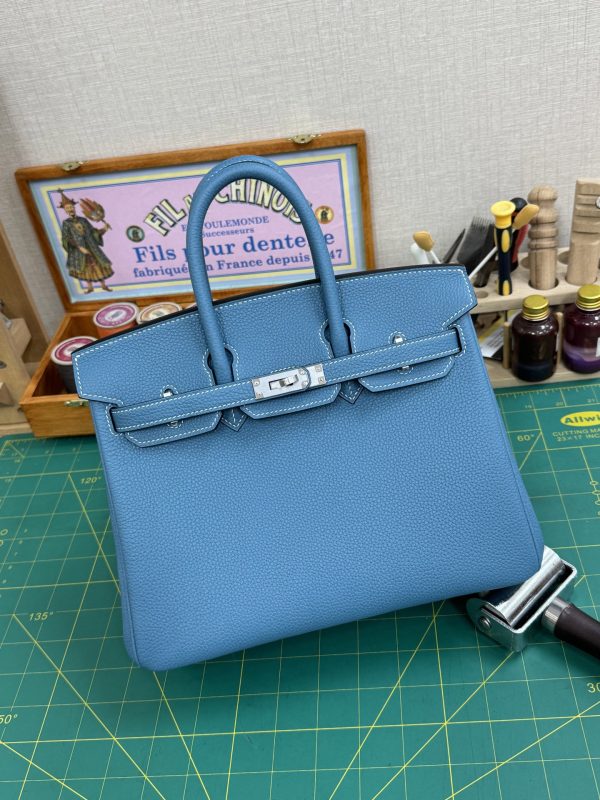 In stock 🎉🎉🎉 Birkin; size 25 togo leather denim blue pure hand sewn wax thread