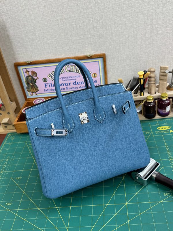 In stock 🎉🎉🎉 Birkin; size 25 togo leather denim blue pure hand sewn wax thread - Image 5