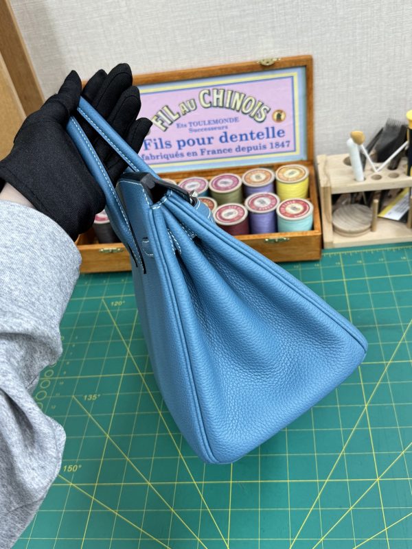 In stock 🎉🎉🎉 Birkin; size 25 togo leather denim blue pure hand sewn wax thread - Image 6