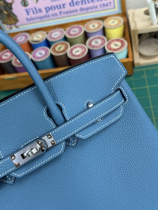 In stock 🎉🎉🎉 Birkin; size 25 togo leather denim blue pure hand sewn wax thread - Image 7
