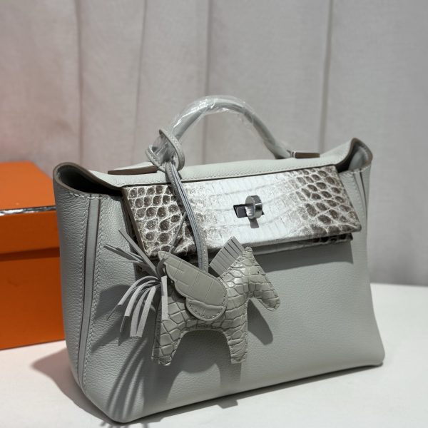 mini2424 glacier white evercolor leather with Nile matte crocodile leather touch Himalayan white, K engraved large capacity bag, all waxed thread sewing. Lined with imported sheepskin 🐎🐎🐎 - Image 5