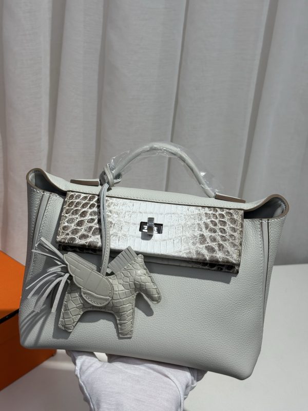 mini2424 glacier white evercolor leather with Nile matte crocodile leather touch Himalayan white, K engraved large capacity bag, all waxed thread sewing. Lined with imported sheepskin 🐎🐎🐎
