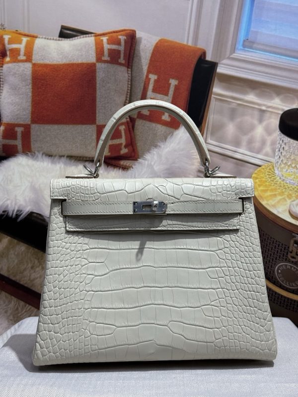 Kelly25 imported American matte crocodile leather, glacier white, made of three pieces of leather, with imported sheepskin lining, full set of hand-nailed hardware [color]