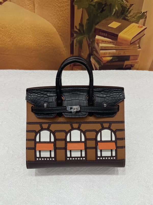 Siam Platinum 20 Brown House Bag in stock🌹